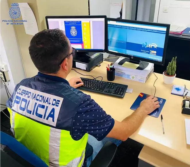 Estafan 4.300 euros a una empresa de Vigo a través del ciberataque «Hombre en el medio»