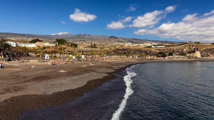 73-Year-Old Woman Dies After Medical Emergency at Tenerife Beach