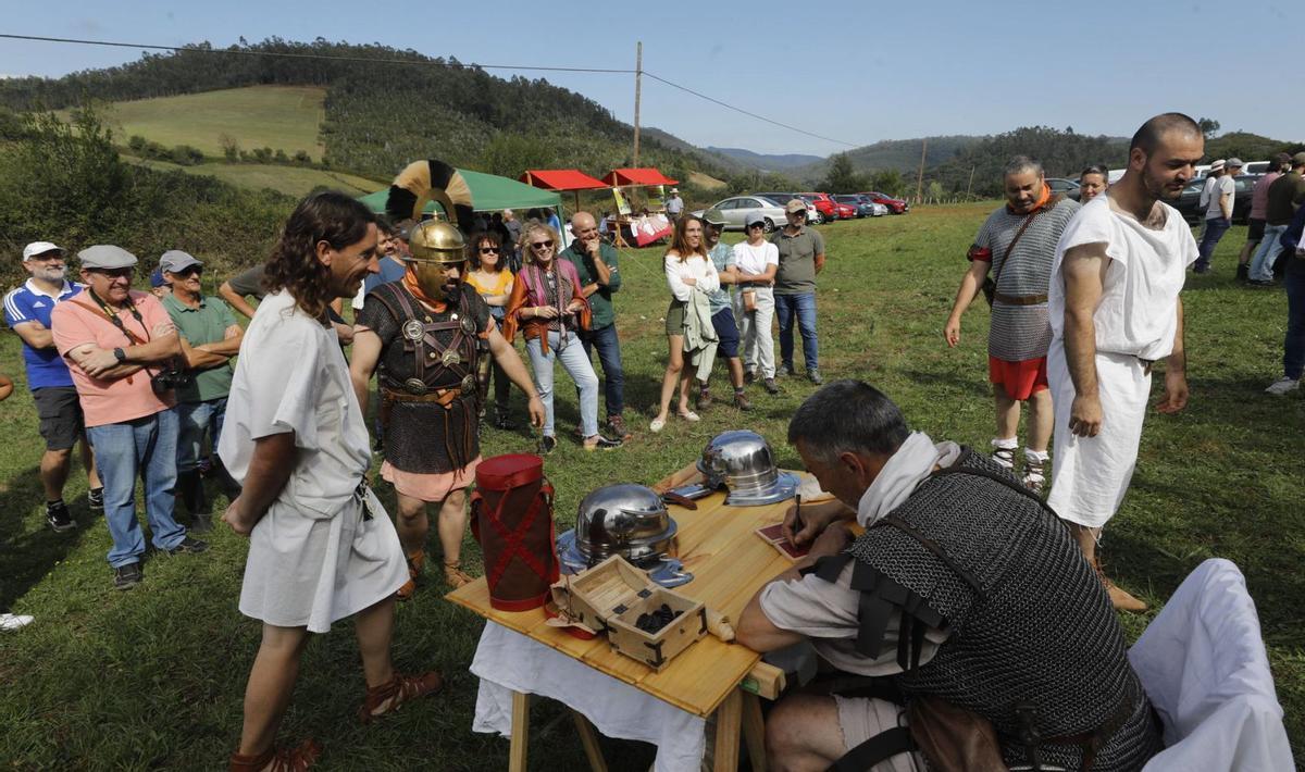 Recreación de un reclutamiento de legionarios romanos. | Luisma Murias