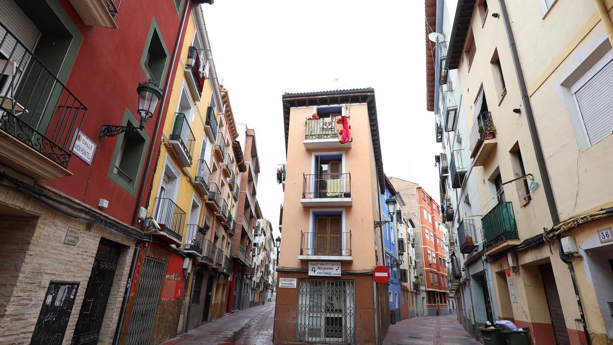 Punto en el que confluyen las calles Zamoray y Pignatelli, en el barrio del Gancho.