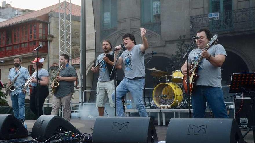 Música en A Ferrería a ritmo del grupo &quot;Xangai&quot;