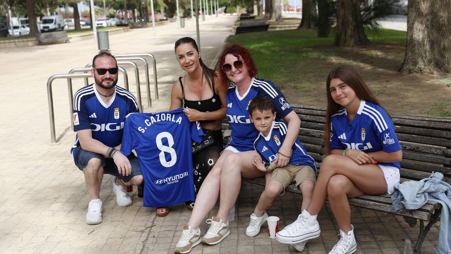 Los Cazorla también pasan calor en la previa azul: el oviedismo invade Almería