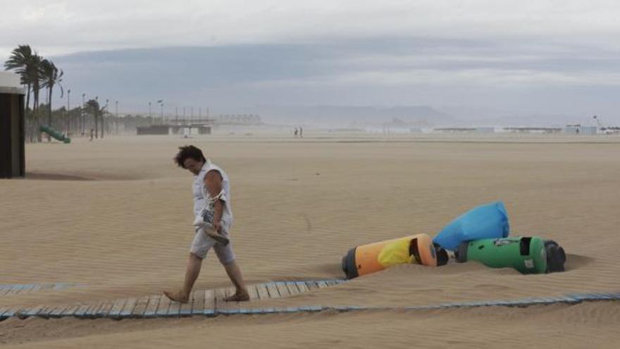 Temporal con fuertes vientos y oleaje en Valencia