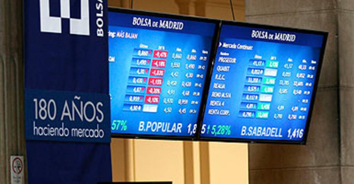 Panells informatius de la Borsa de Madrid, aquest dilluns.