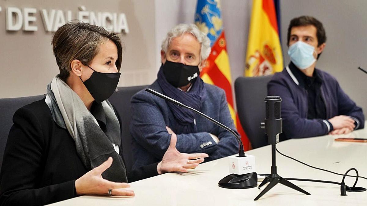 Corina Heillman,  Emiliano García y Vicent Molins en la presentación del «Mapa del Disseny». | WDCV