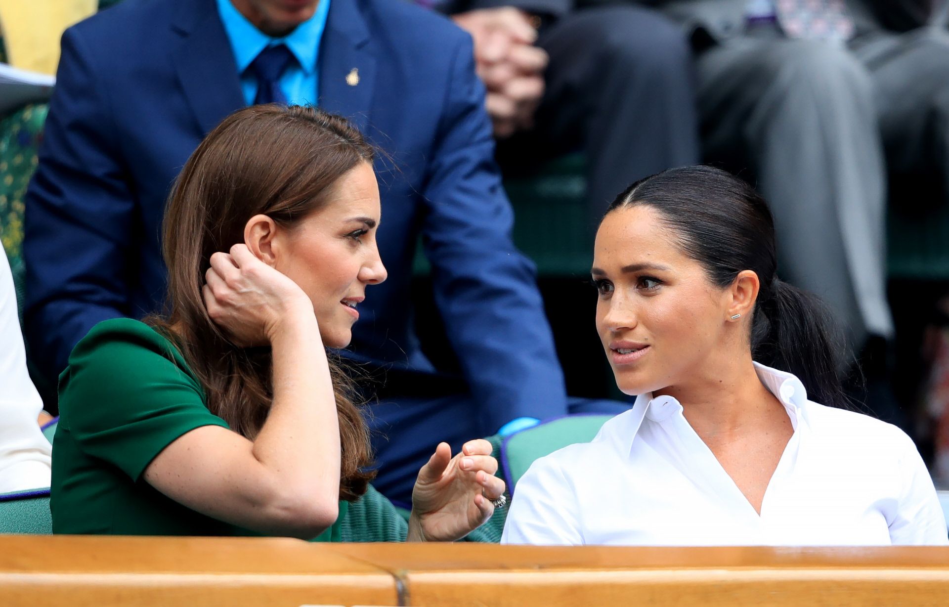 Kate Middleton junto a Meghan Markle durante el campeonato de Wimbledon.