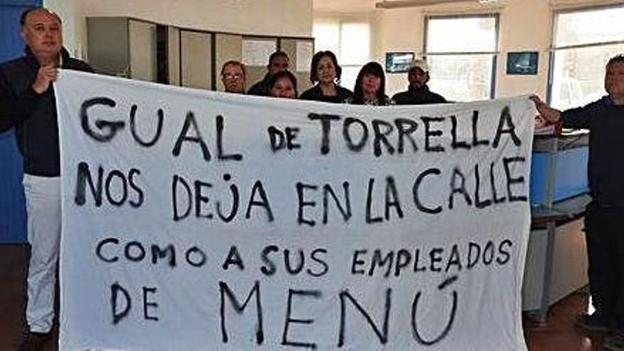 Los trabajadores, en el interior de las dependencias de Formentera Mar.