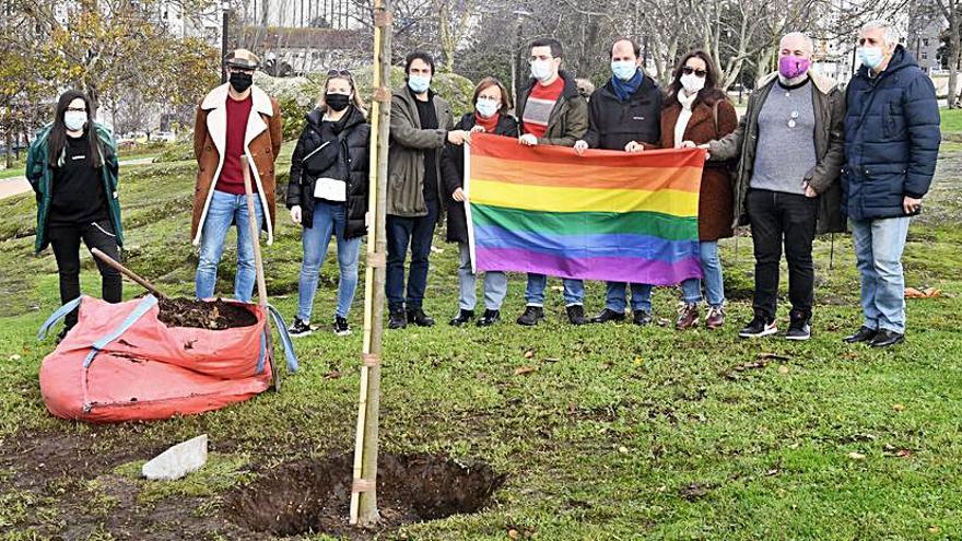 ALAS tiene su árbol en el parque de Oza | CARLOS PARDELLAS