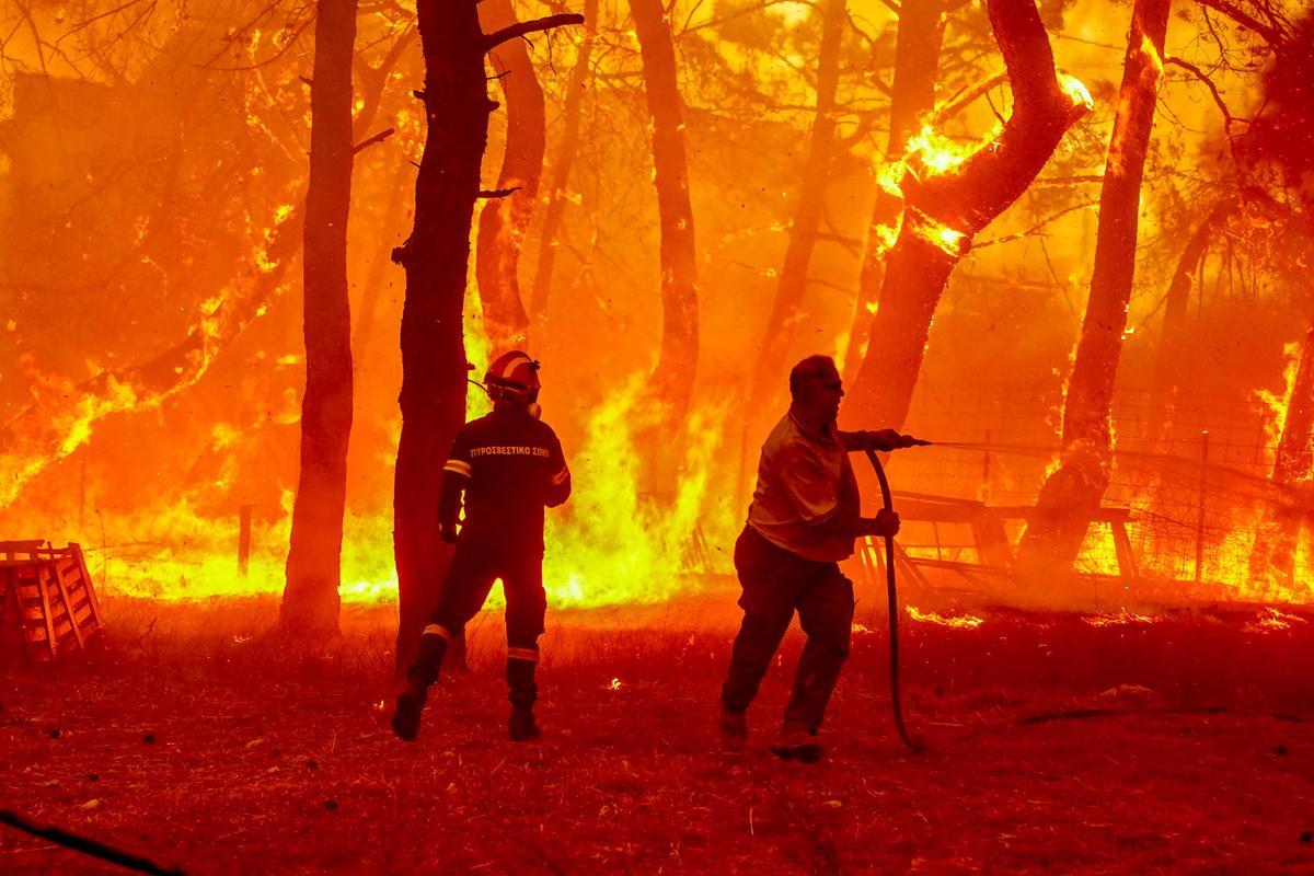 Lucha contra el fuego en la isla de Lesbos