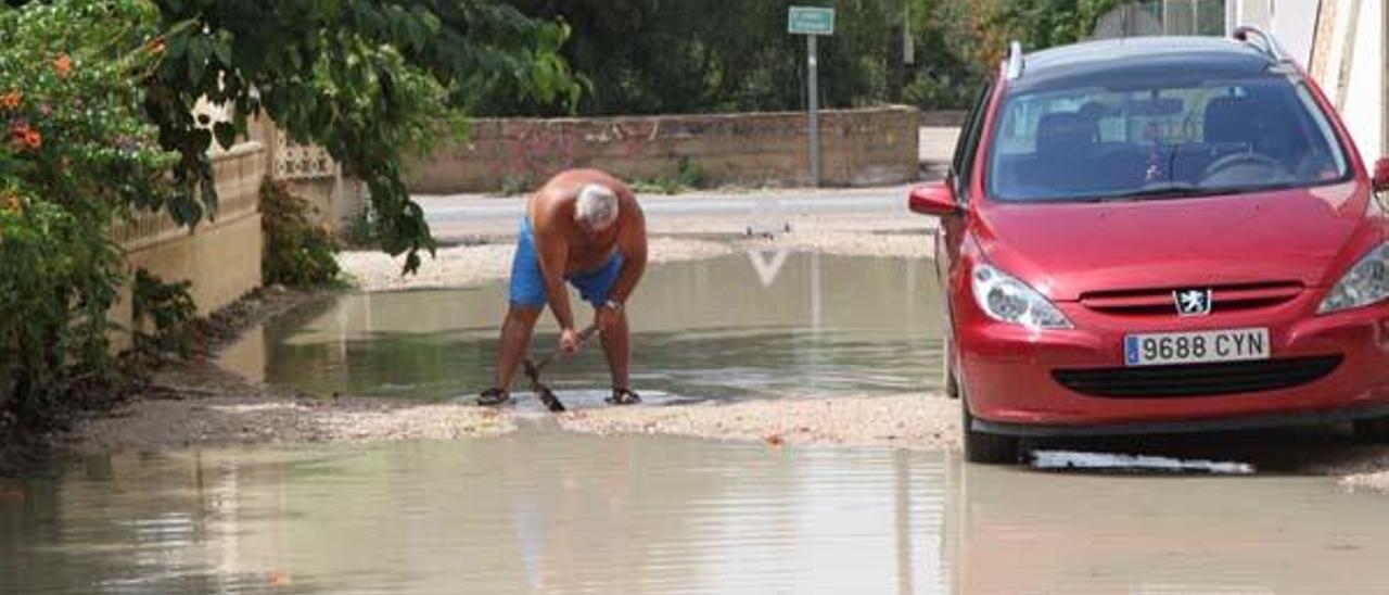 Los vecinos de la Playa de les Deveses piden soluciones para evitar inundaciones por la lluvia
