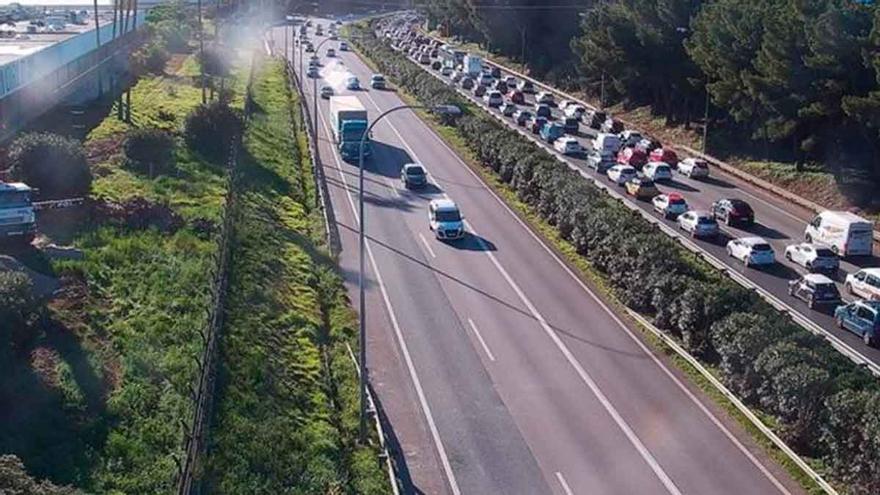 Cinco accidentes provocan atascos kilométricos en la autopista de Llucmajor