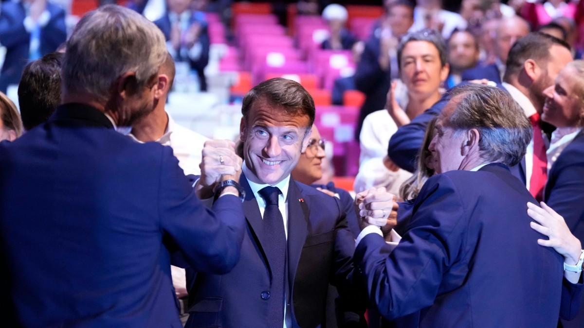 El presidente francés recibe las felicitaciones por la elección