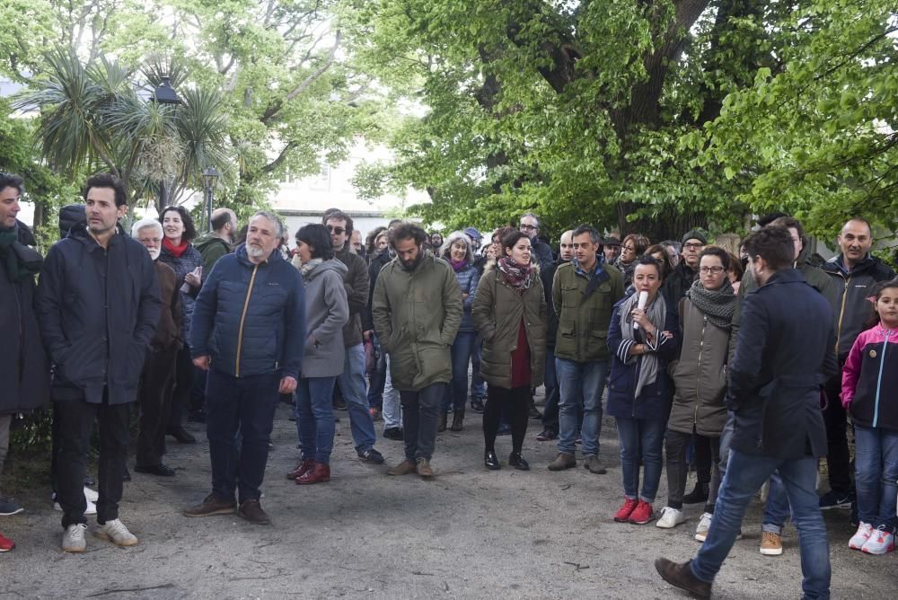 Marea Atlántica organizó la movilización que contó con la asistencia de unas 300 personas para recordar los hitos del "urbanismo depredador" y detener la privatización de la zona portuaria.