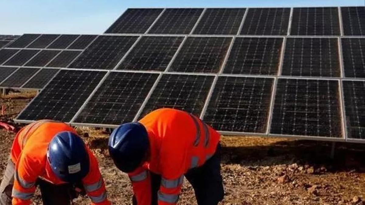 Parque fotovoltaico de Valdecaballeros, promovido por Valdesolar Hive.