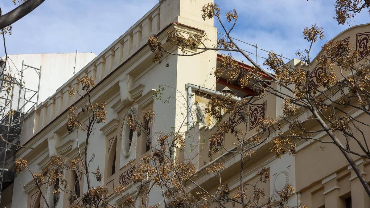 Cornisa del edificio del antiguo cine Ideal