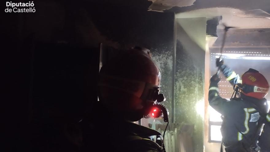 Un incendio atrapa a tres ancianos en una vivienda de Villarreal