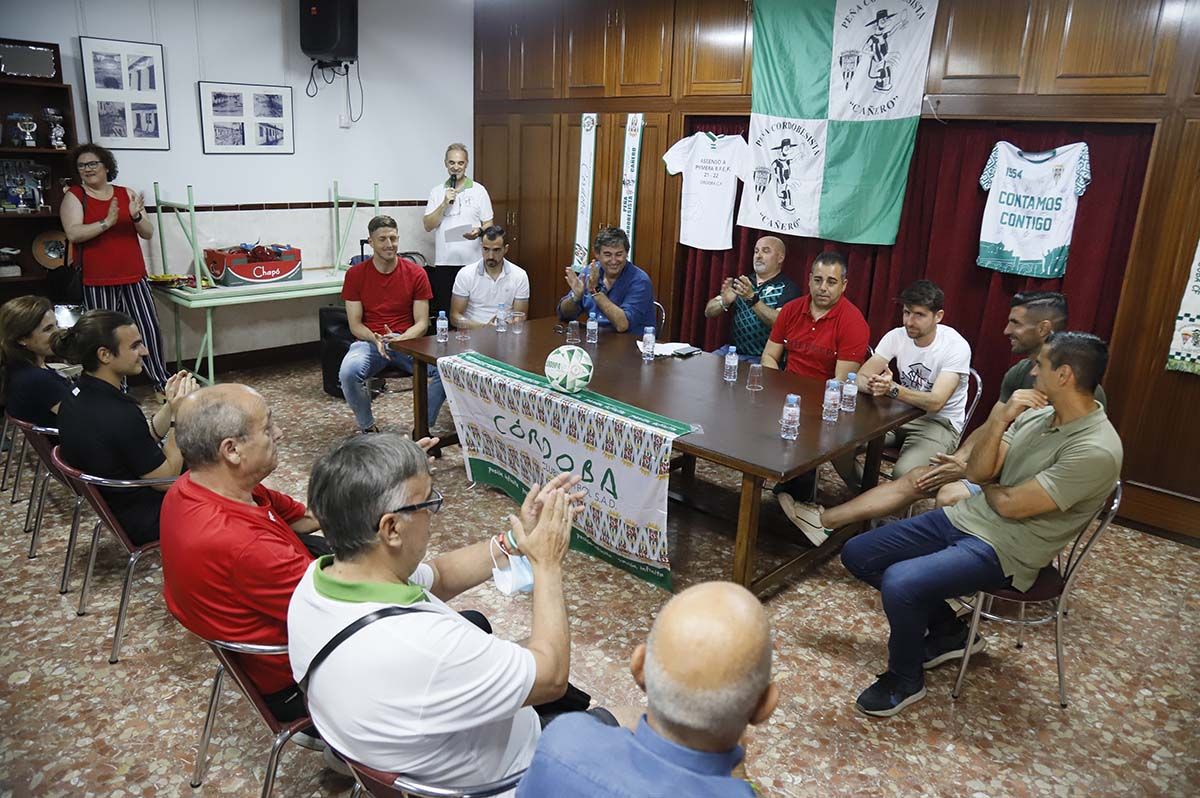 Baño de masas para el Córdoba CF en la Peña Cordobesista Cañero