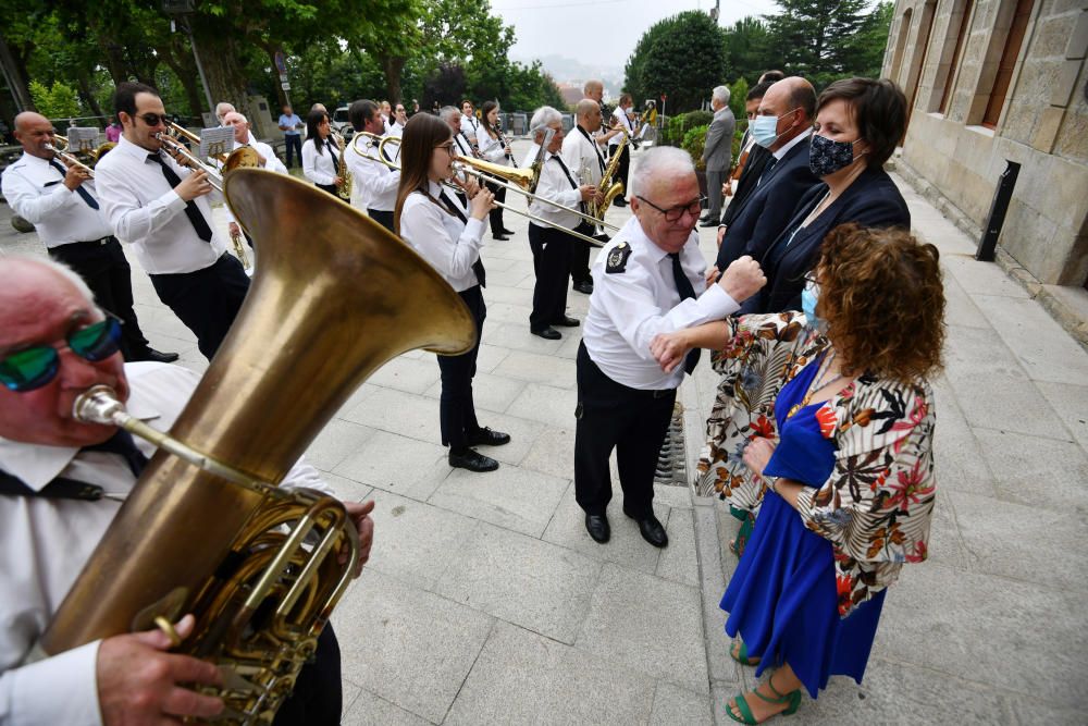 Poio celebra un San Xoán atípico pero con idéntico espíritu festivo