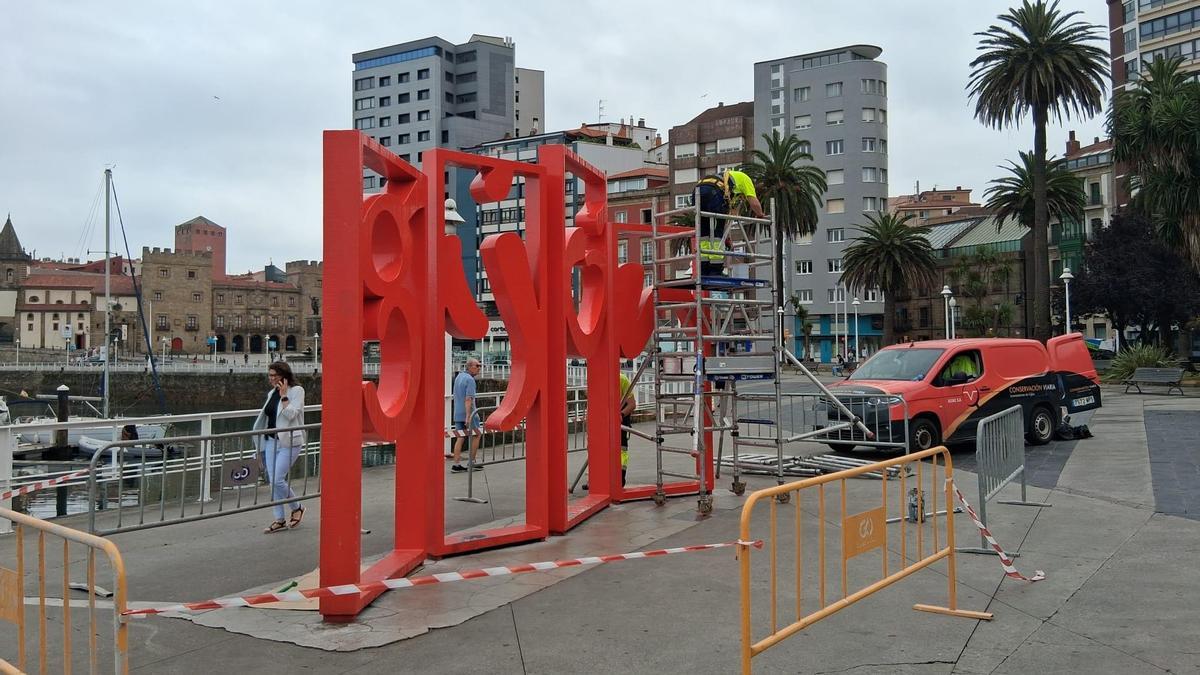 Labores de pintado de las Letronas, este jueves.