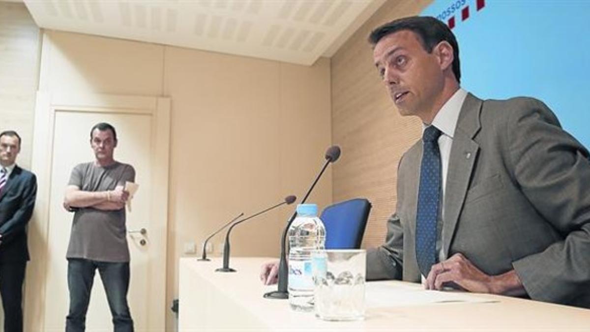 Manel Prat anuncia su renuncia como director de la Policia de la Generalitat en una declaración tras la que no admitió preguntas, ayer por la tarde, en la comisaría de Les Corts.