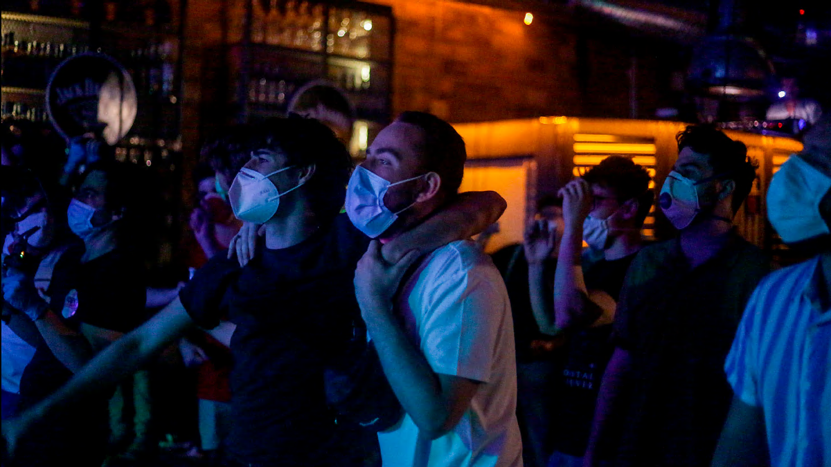 Madrid estableix un nou procediment per a positius en antígens: comunicar-ho per telèfon i aïllar-se 10 dies Madrid estableix un nou procediment per a positius en antígens: comunicar-ho per telèfon i aïllar-se 10 dies