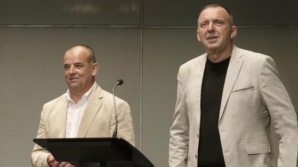 Deo Sánchez, candidato del PSOE, junto a Diego Zaragozí, candidato de Compromís en Altea.