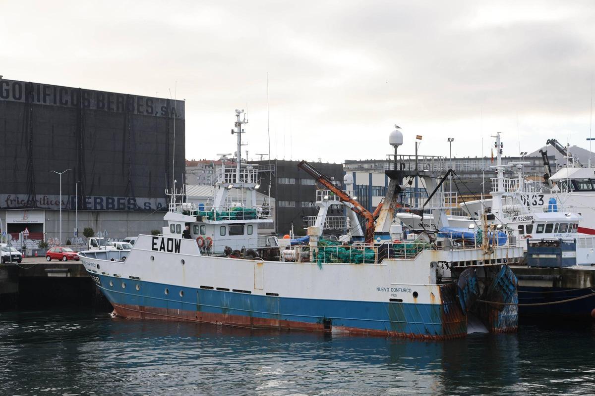 «Nuevo Confurco», de bandera española, y «Manuel Laura», británica, atracados en el muelle de Beiramar.