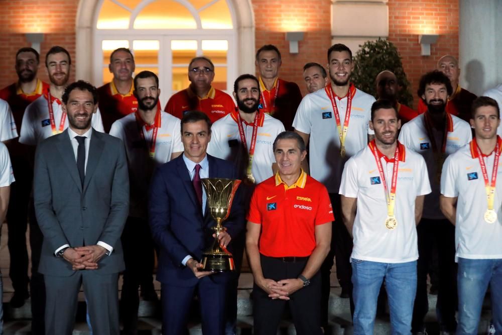 Los Reyes y Sánchez reciben a los campeones.