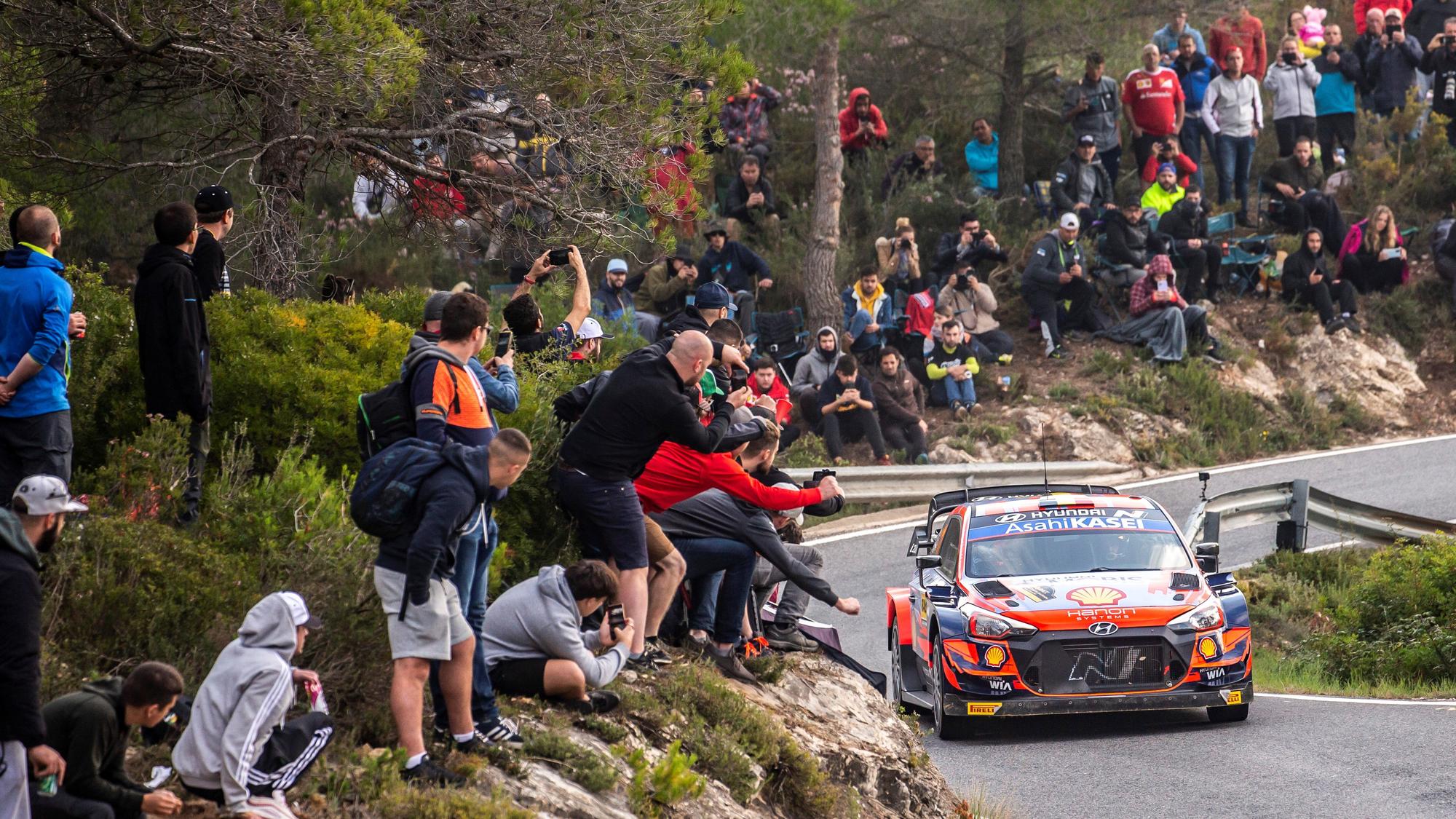 Thierry Neuville, en un tramo de la segunda jornada del Rally Catalunya.