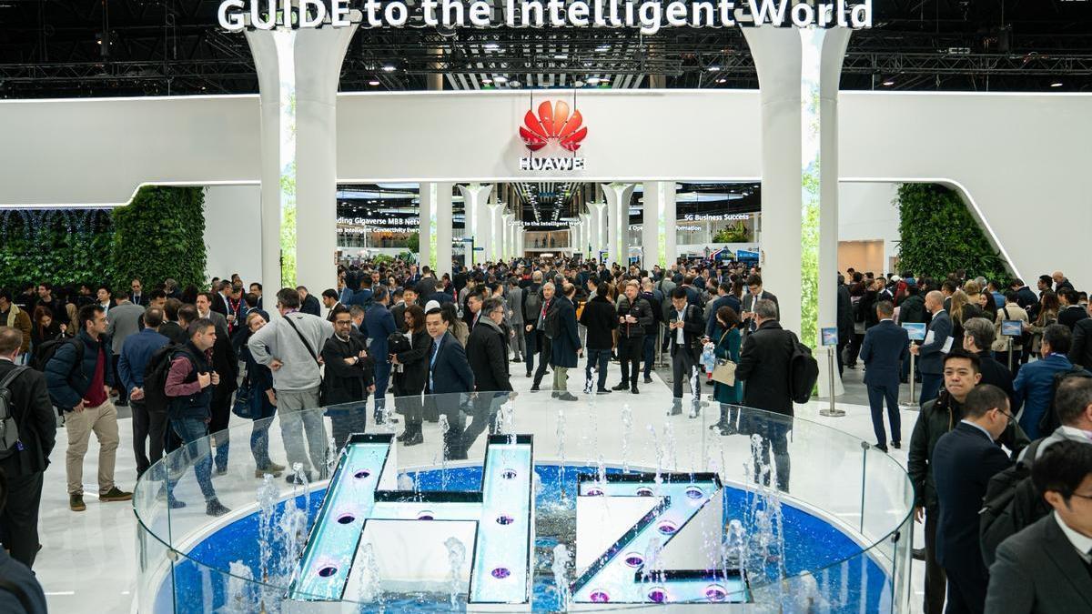 Stand del grupo tecnológico chino Huawei en el Mobile World Congress (MWC) 2023.