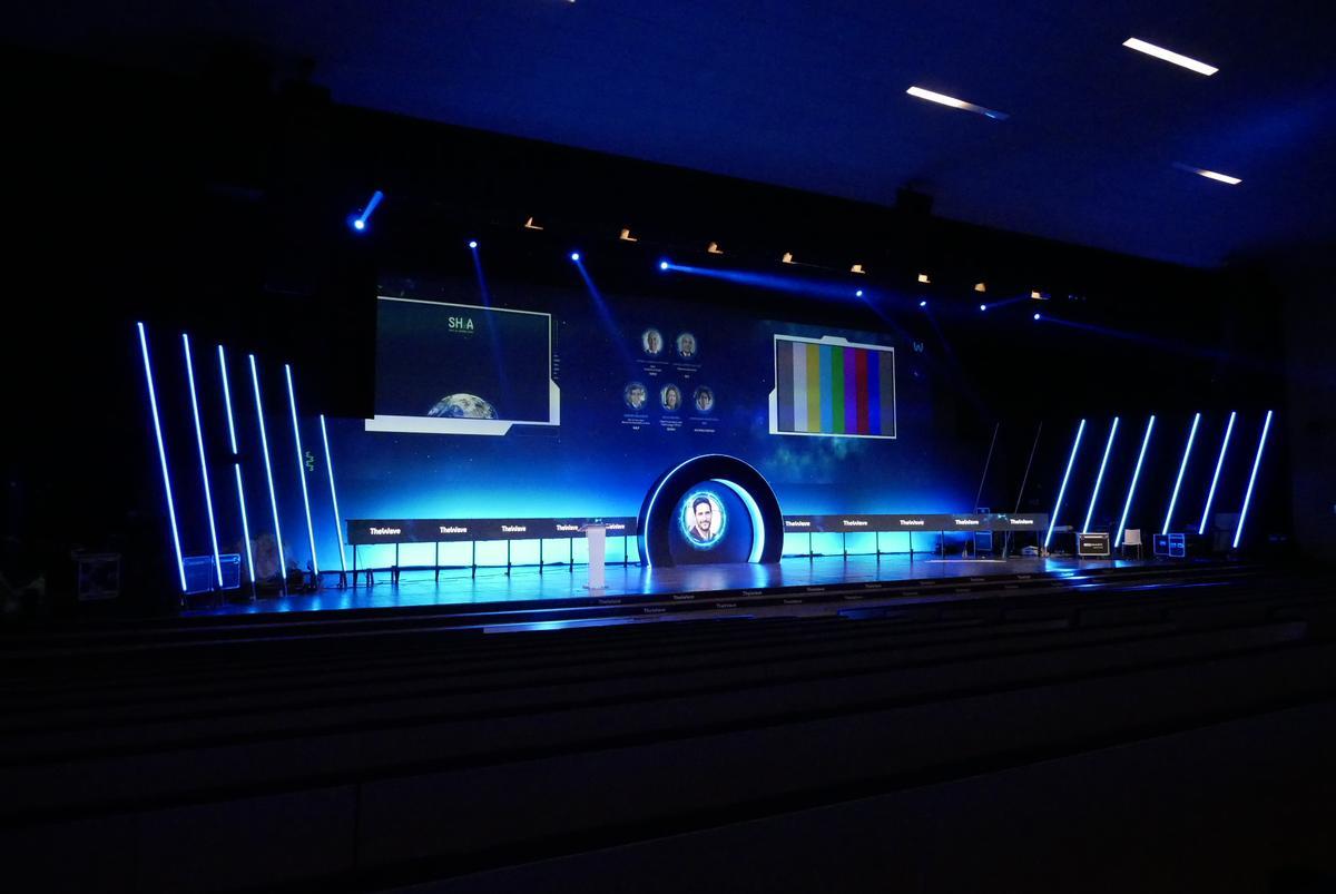 Pruebas de iluminación en el auditorio del Palacio de Congresos de Zaragoza.