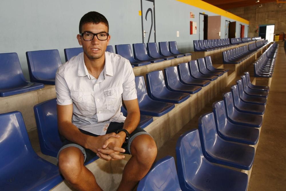 ADEL MECHAAL | Atletisme. Un talent inesgotable. L'any passat, Adel Mechaal va fer història guanyant els1.500 metres i els 5.000 en el Campionat d’Espanya absolut. Feia dècades que ningú ho havia aconseguit. Ara, alliberat de la feina des del setembre passat, Mechaal no ha parat de créixer i ja portar duesmedalles en campionats europeus (bronze en cros i plata en 5.000 metres). Pujar al podi als Jocs ja serà més complicat.