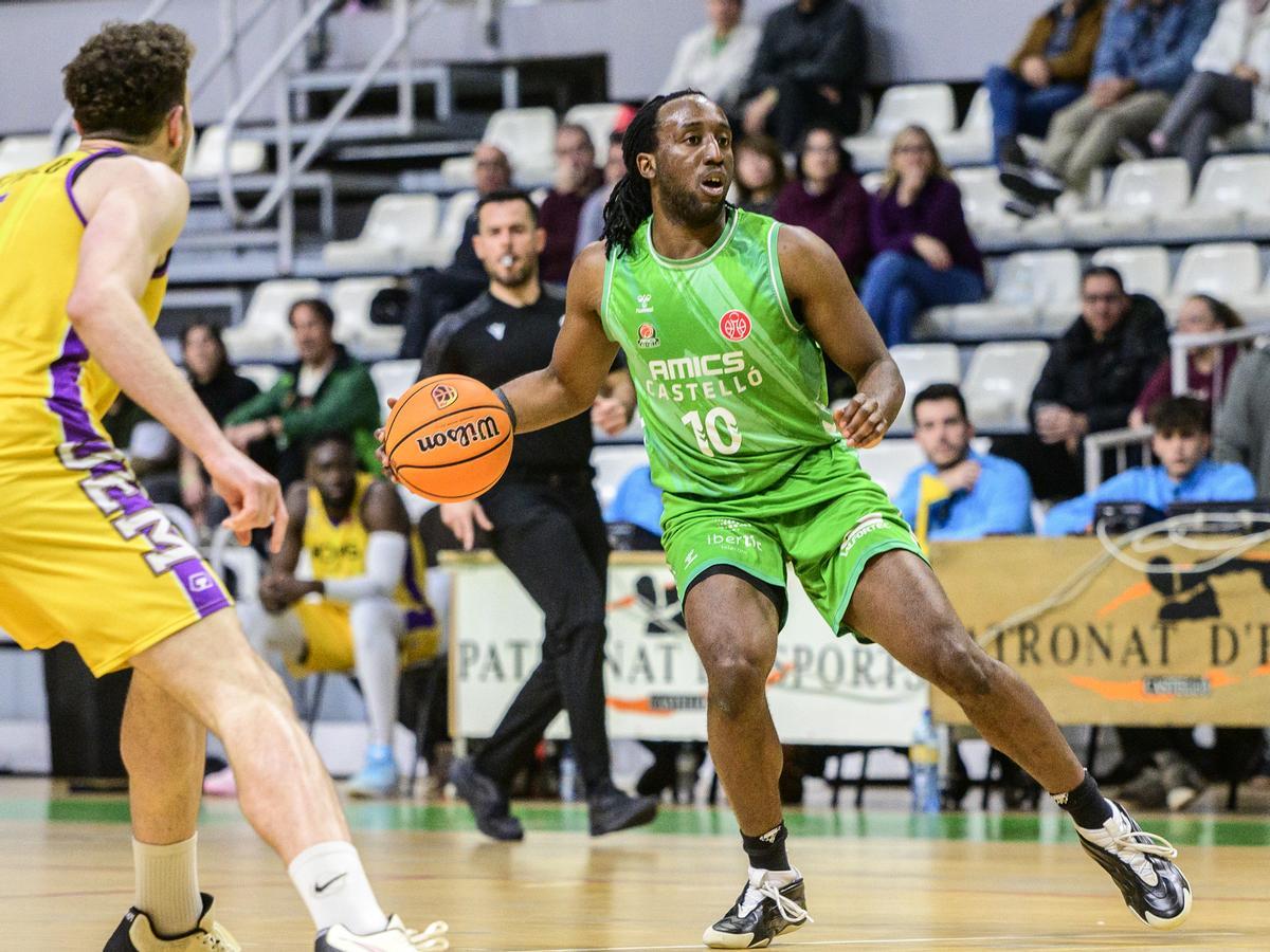 Sesan Russell anotó 14 puntos en el 101-80 del Amics Castelló al Homs Mataró.