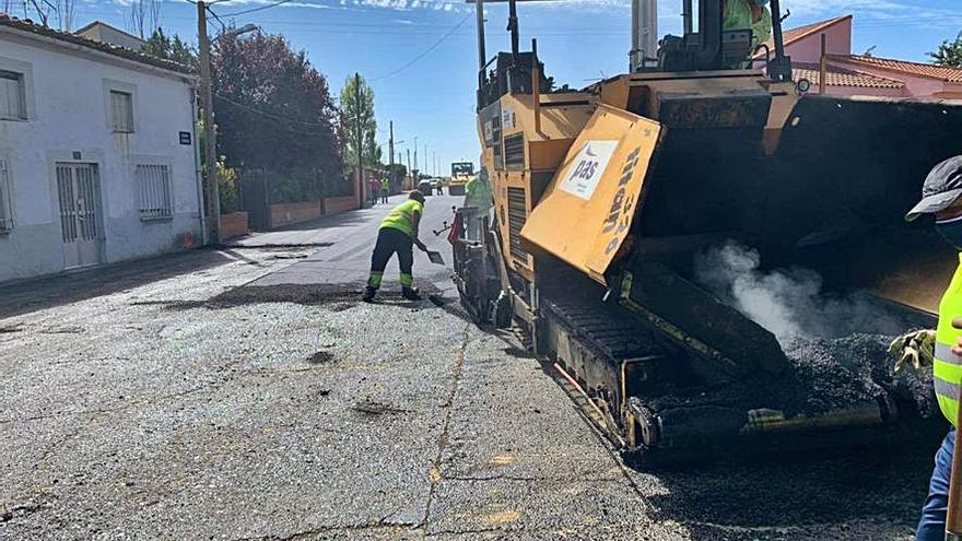 Obras de asfaltado en Arcenillas. | Cedida