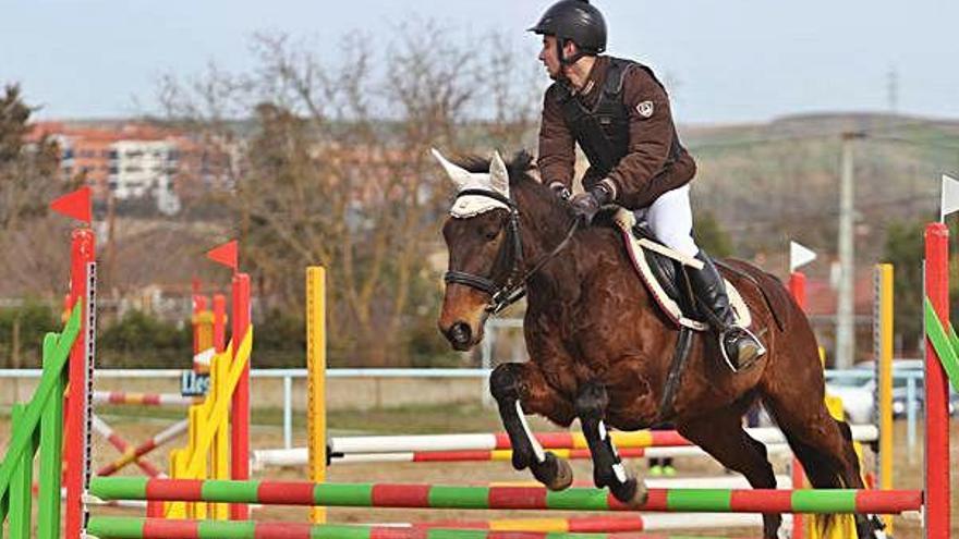 Manuel Macho y su montura &quot;Carmelo&quot;, ganadores individuales de la Categoría II.