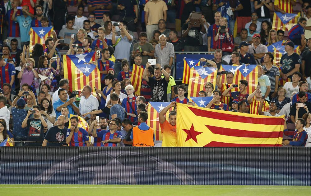 El Camp Nou s''omple d''estelades