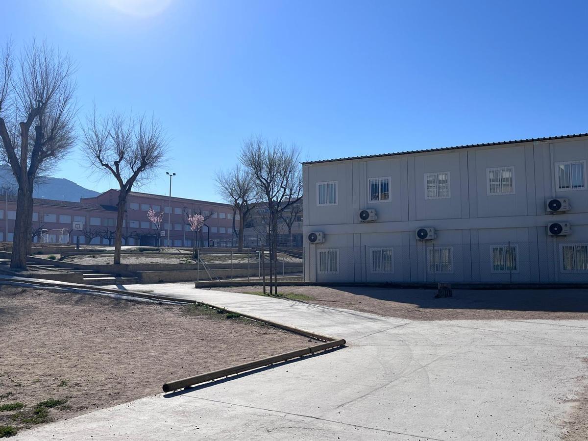 Barracones en el colegio Príncipes de Villena.