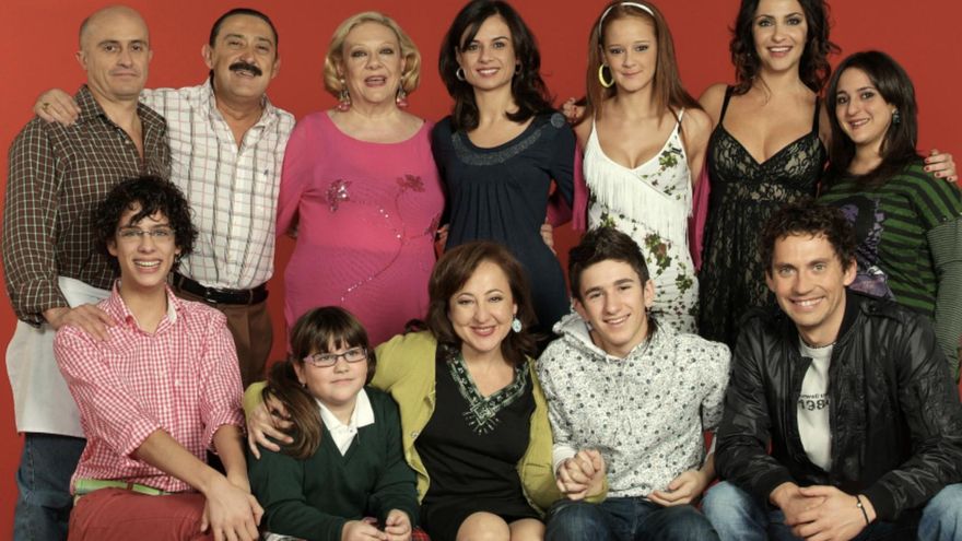 Paco León i Fer Pérez adapten a la gran pantalla la sèrie ‘Aida’ en el desè aniversari del comiat de la producció