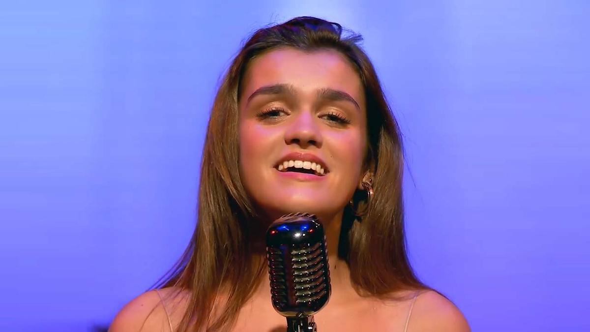 Amaia canta a Jeanette en el vídeo de Temporada Alta 2018