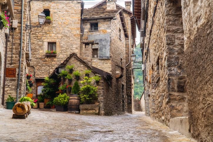 Callejeando por este bonito pueblo de la Comarca de Sobrarbe.