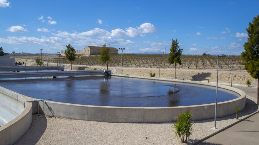 ¿Por qué donde menos llueve no hay restricciones? Murcia y su relación con el agua