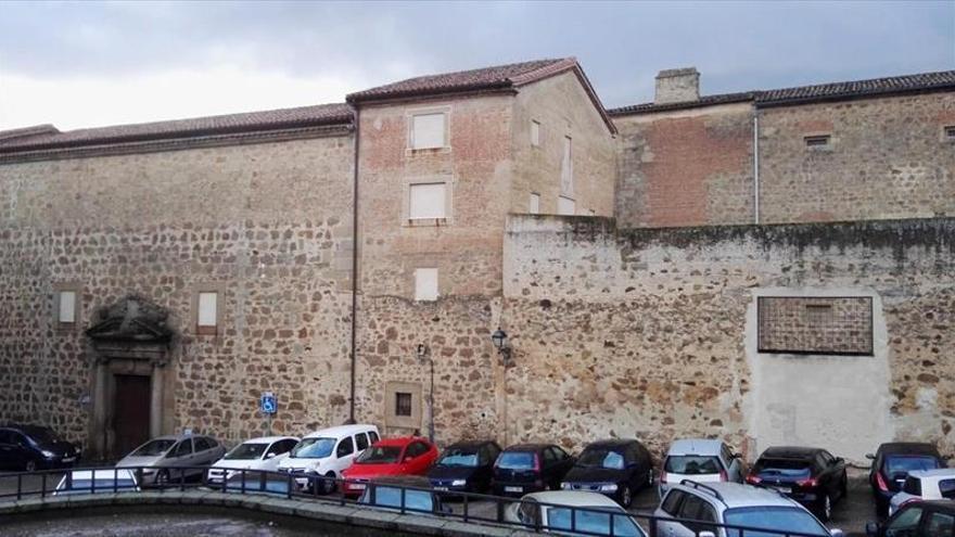 Altup Plasencia pide a la Junta dos museos, un consorcio y festivales