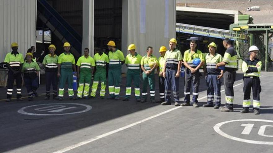 Trabajadores del complejo de Salto del Negro, ayer, durante el acto de inauguración. | acfi press