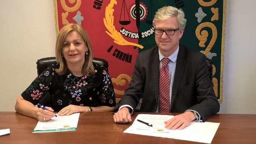 Susana Soneira y Manuel Páramo, en la firma del acuerdo.