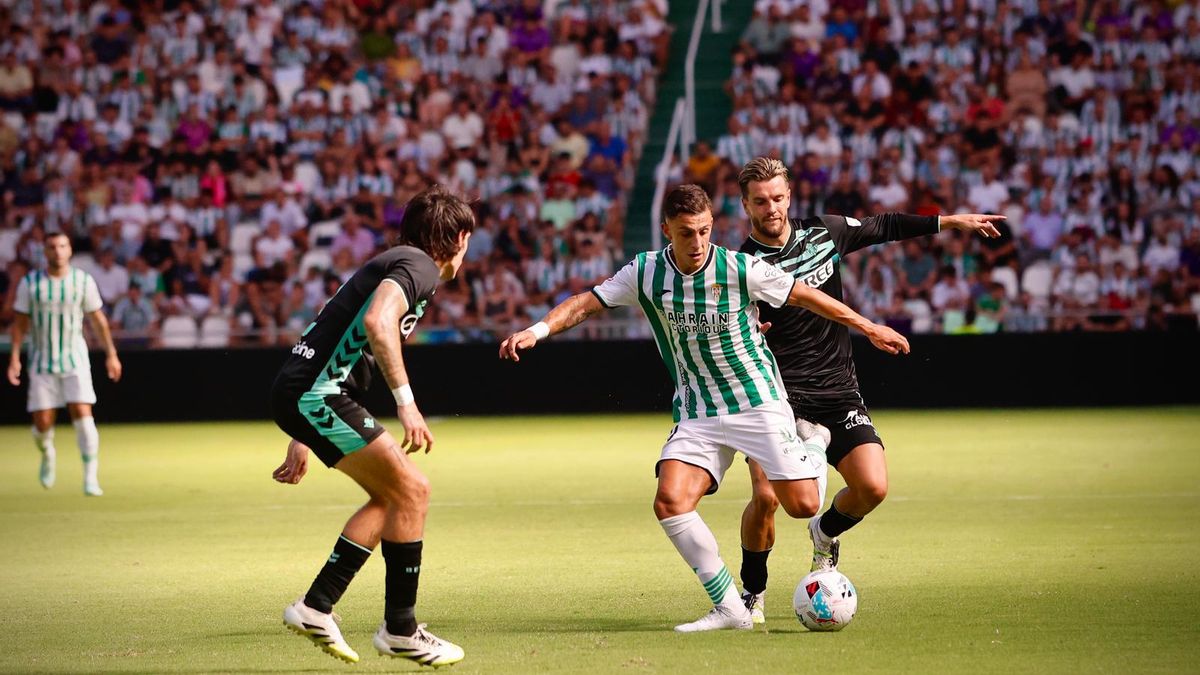 Lance en el encuentro entre el Cordoba CF-Betis.