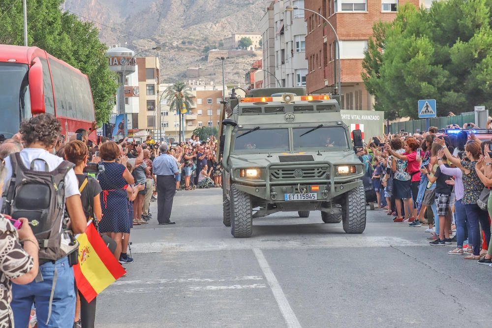 Orihuela despide a la UME entre vítores y aplausos