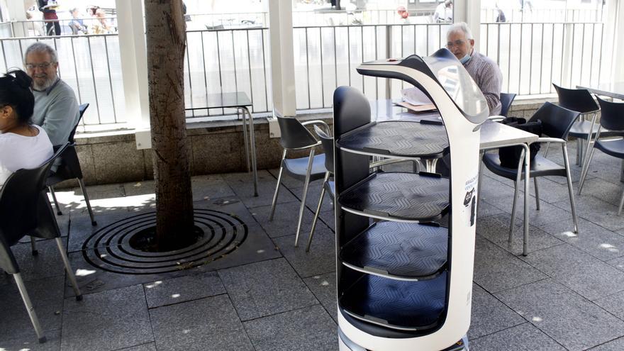 La Lobera de Martín sorprende con el primer robot camarero de Zaragoza