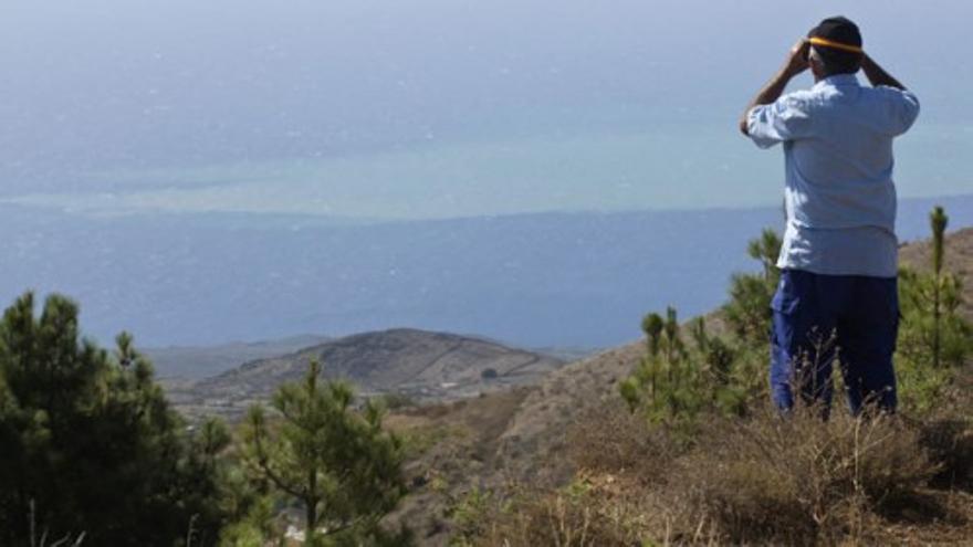 La mancha submarina se acerca a la costa