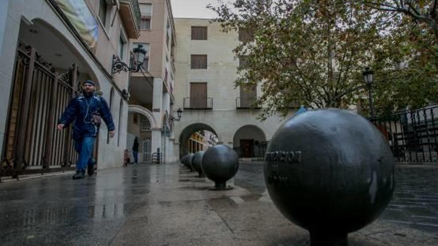 La plaza del barrio de El Raval, en una imagen de archivo.