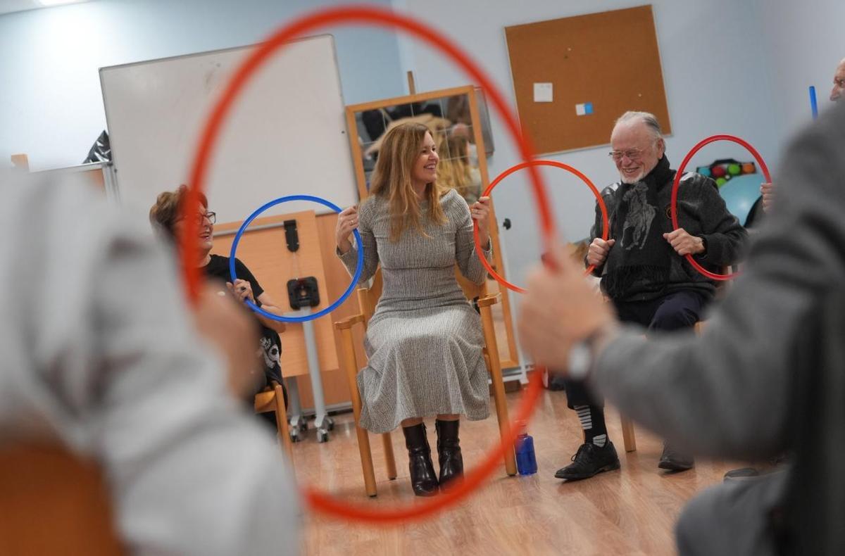 La consejera de Familia, Juventud y Asuntos Sociales, Ana Dávila, en su visita a la residencia de Alcorcón.